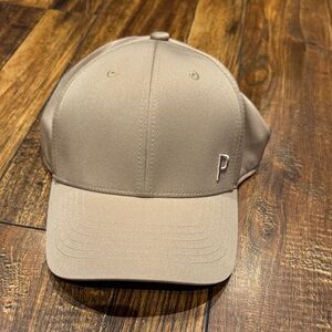 Puma Ladies Ladies Cap with P Logo in /ice coffee